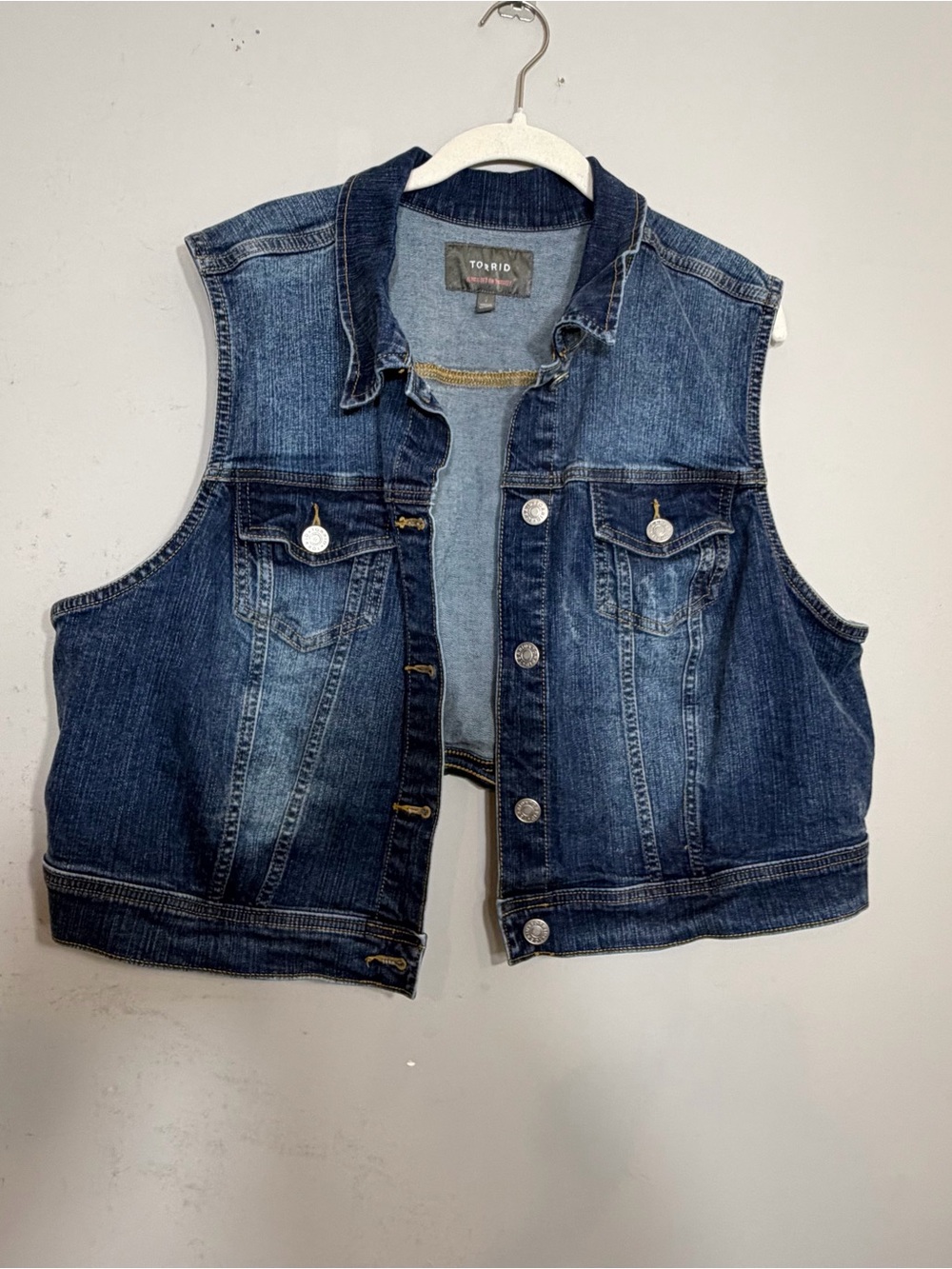 Torrid dark wash button front denim vest size 2 2X XXL